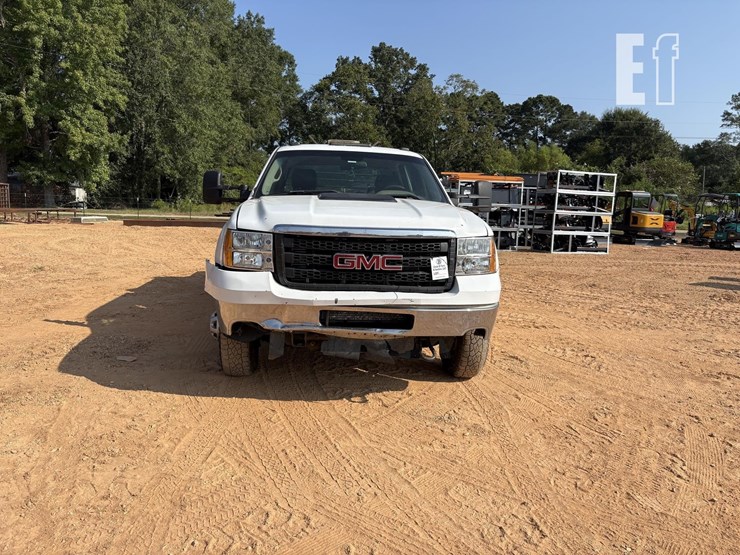 2013-gmc-sierra-3500-image-3