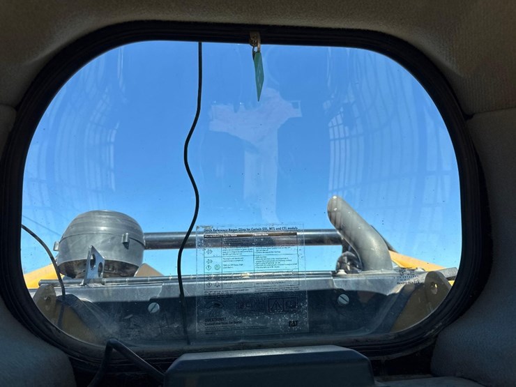 2022-caterpillar-299d3-image-36