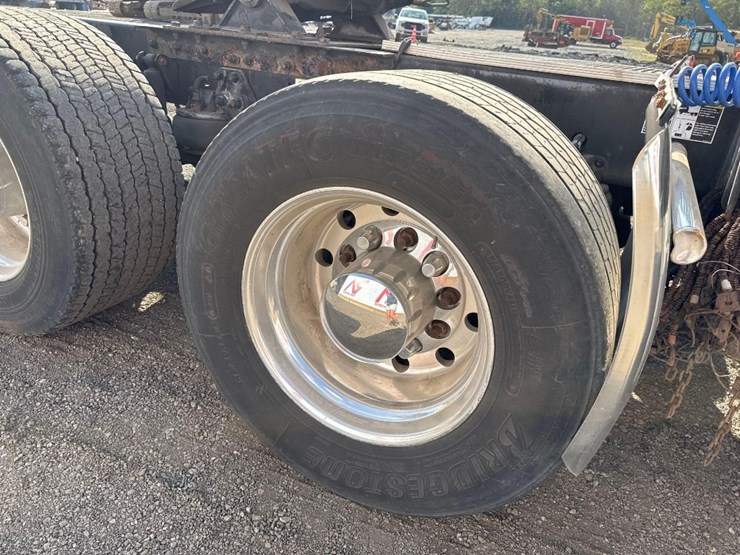 2012-kenworth-t660-image-13