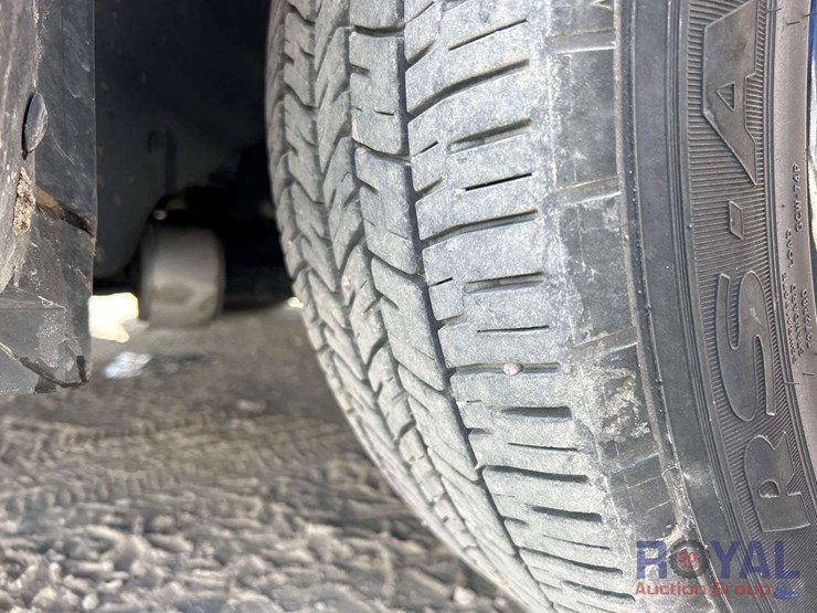 2017-ford-explorer-image-24