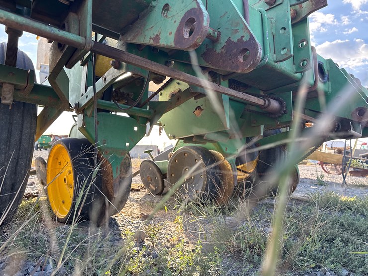 john-deere-7300-image-16