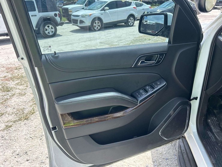 2017-chevrolet-tahoe-image-13