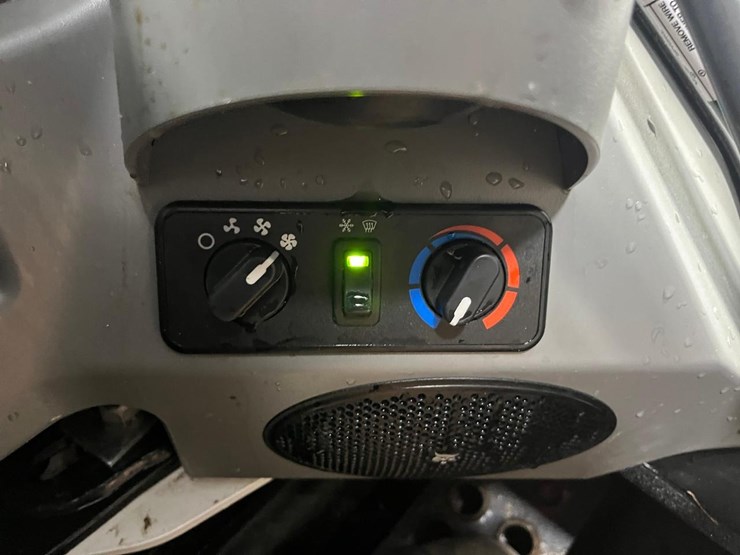 2023-bobcat-s650-image-30