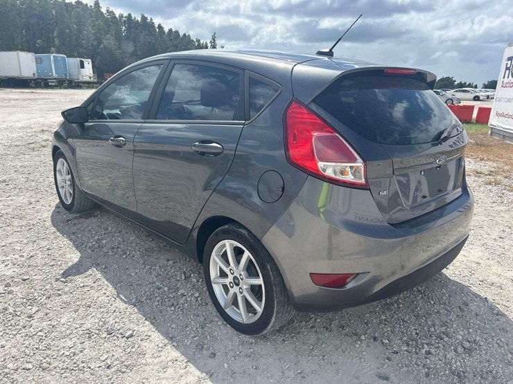 2019-ford-fiesta-se-hatchback-image-4