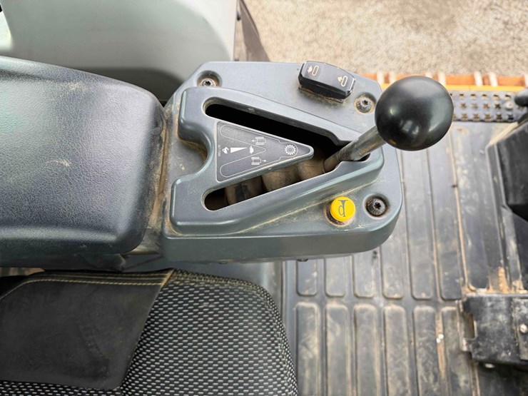 2022-caterpillar-963-lgp-image-23