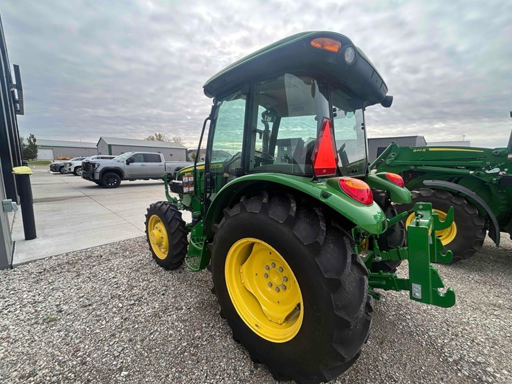 2021-john-deere-5075e-image-3