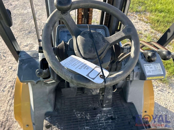 2019-caterpillar-dp35n-7,000lb-diesel-forklift-image-9