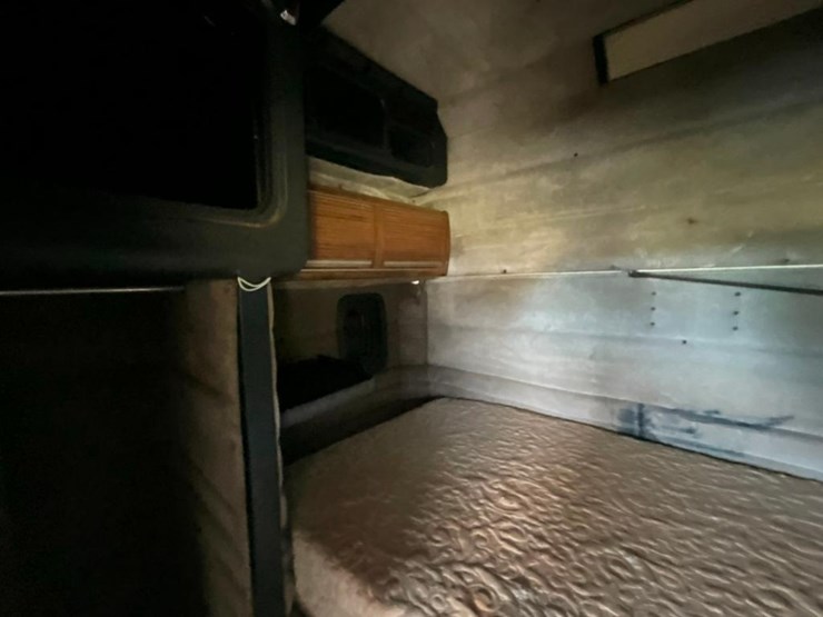 1998-peterbilt-379-image-36