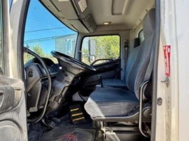 2010-hino-258-image-56