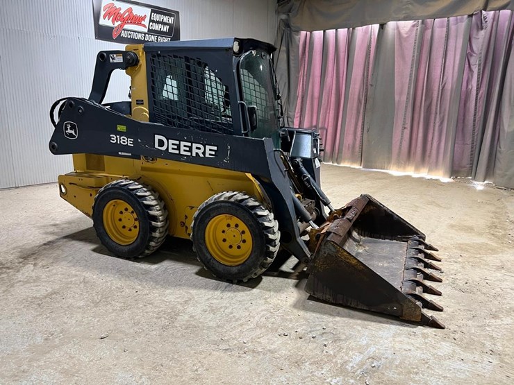 2025-deere-318e-image-6