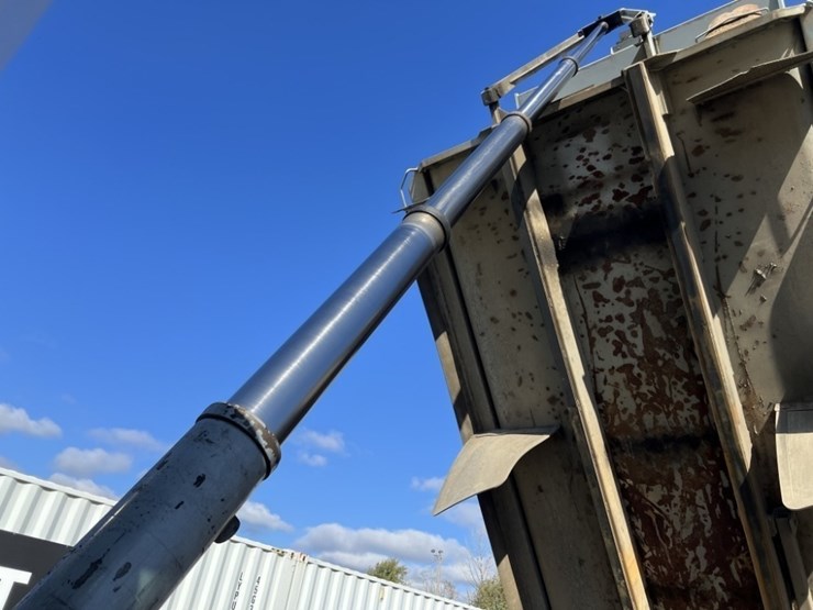 2009-international-7600-image-29