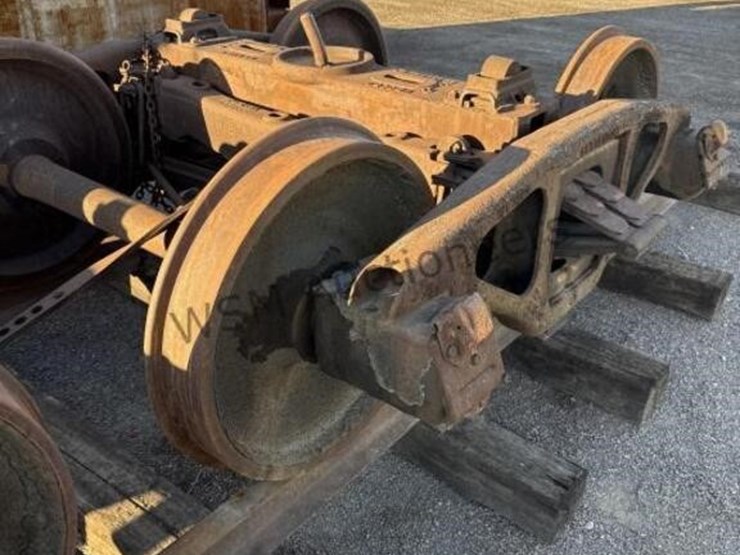 caboose-rail-car-w/-trucks-&-rail-section-image-39