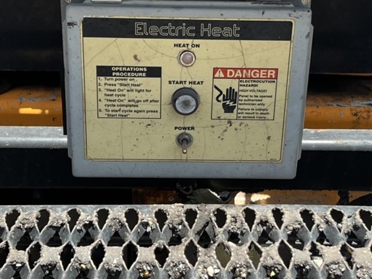 #4707-•-leeboy-l8816r-legend-asphalt-paver-image-13