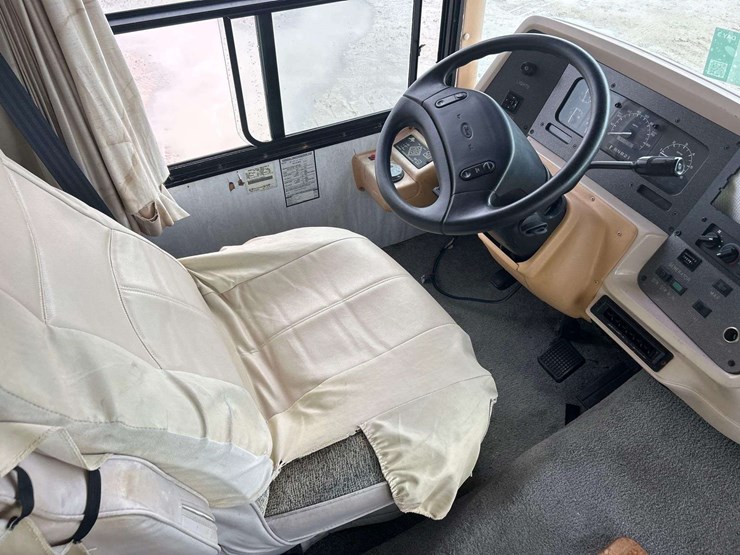 1998-national-rv-tropi-cal-t/a-35ft-class-a-motorhome-image-25