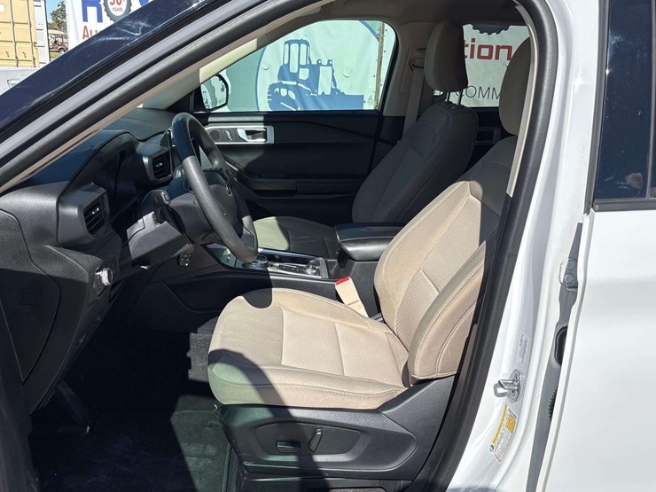 2022-ford-explorer-image-12