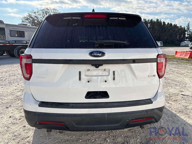 2018-ford-explorer-image-27