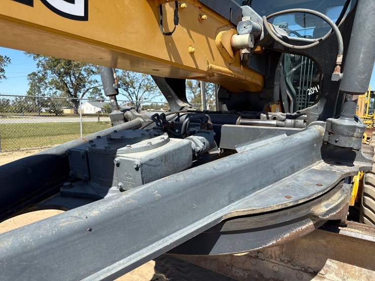 2014-deere-672g-image-19