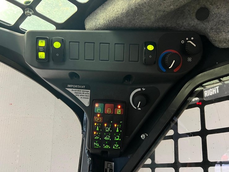 2018-deere-317g-image-27