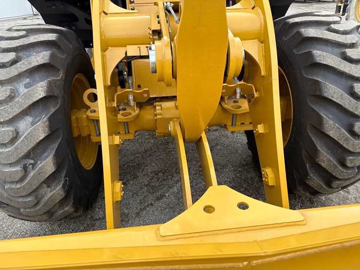 2023-caterpillar-910-image-9