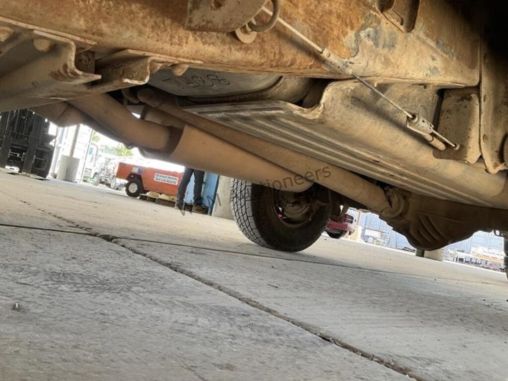 2005-chevrolet-2500hd-image-25