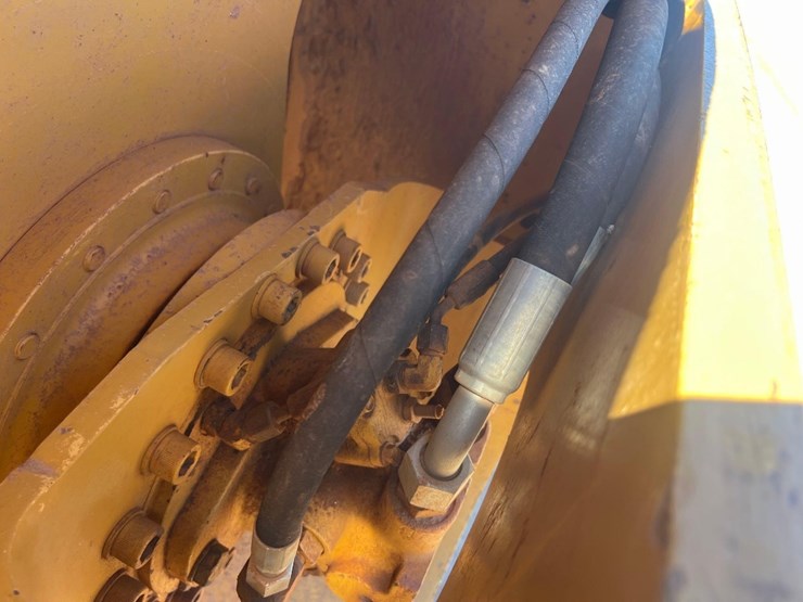 caterpillar-cp44-image-10