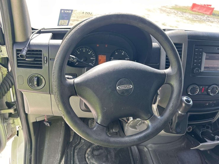 2015-freightliner-sprinter-3500-image-11