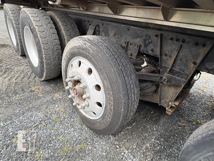 2015-peterbilt-567-image-12