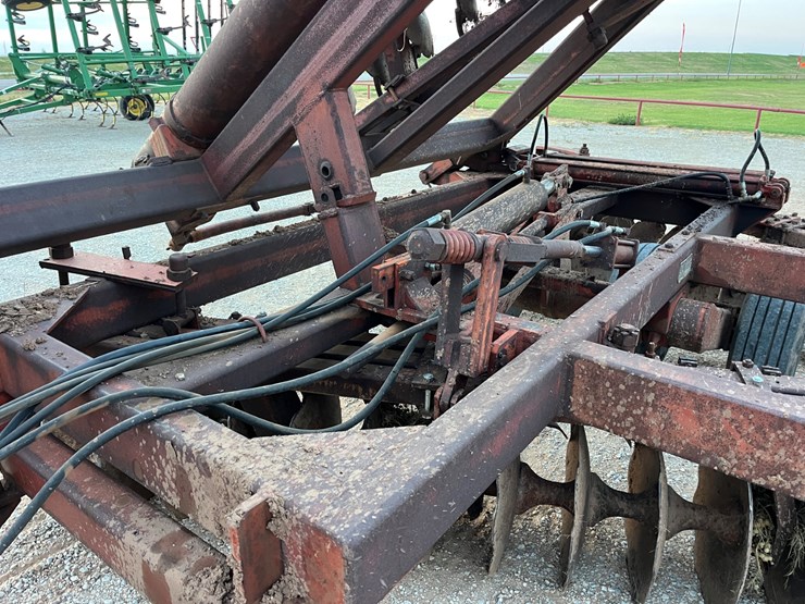 #t8059-•-miller-offset-image-2