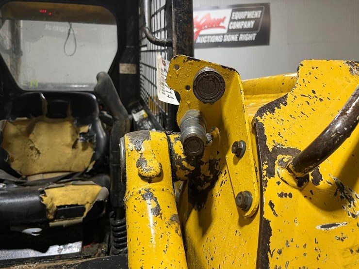 john-deere-317-image-10