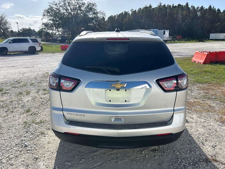 2017-chevrolet-traverse-ls-image-23