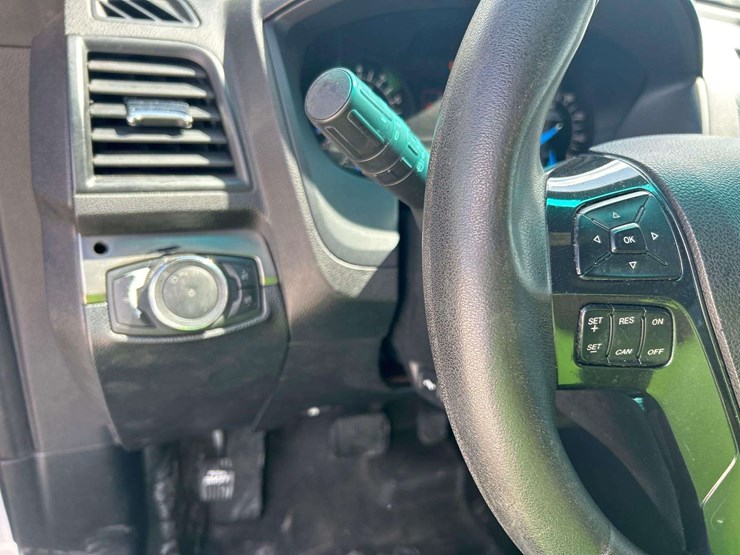 2016-ford-explorer-image-12