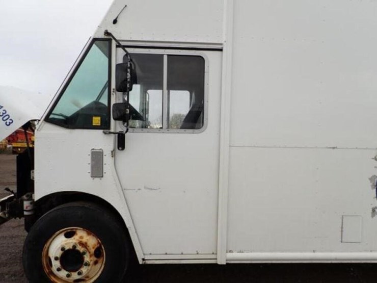 2013-freightliner-mt55-image-40