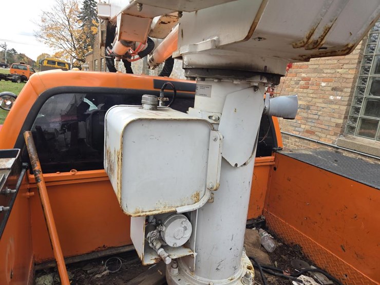 2005-ford-f550-xl-image-37