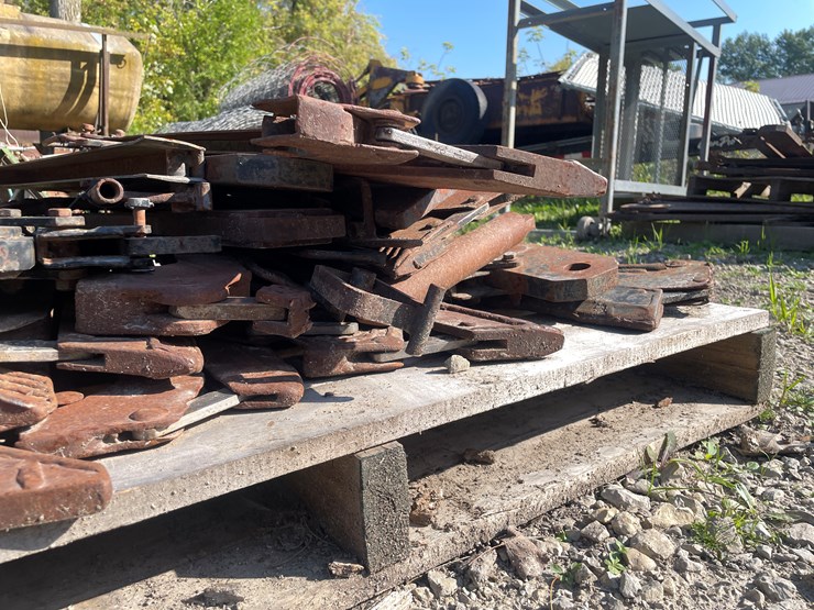#1041-•-pallet-of-plow-parts-image-6