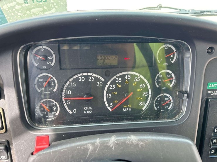 2007-freightliner-b2-image-13