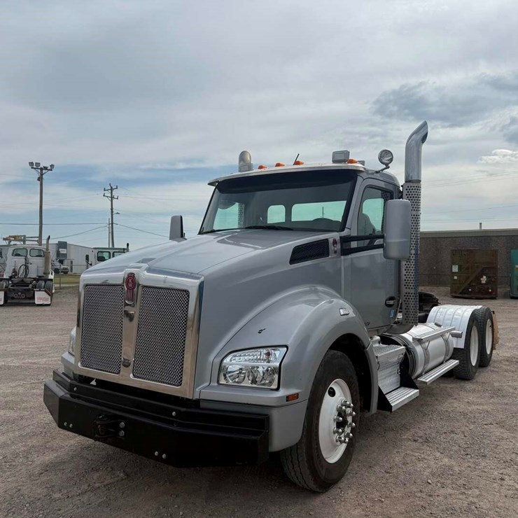 2018 KENWORTH T880