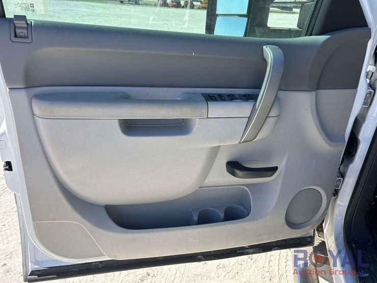 2013-chevrolet-silverado-3500-image-10