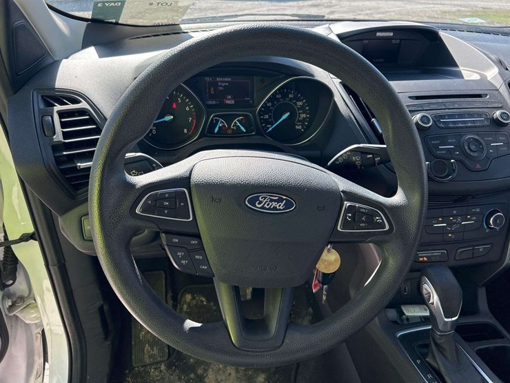 2017-ford-escape-image-11