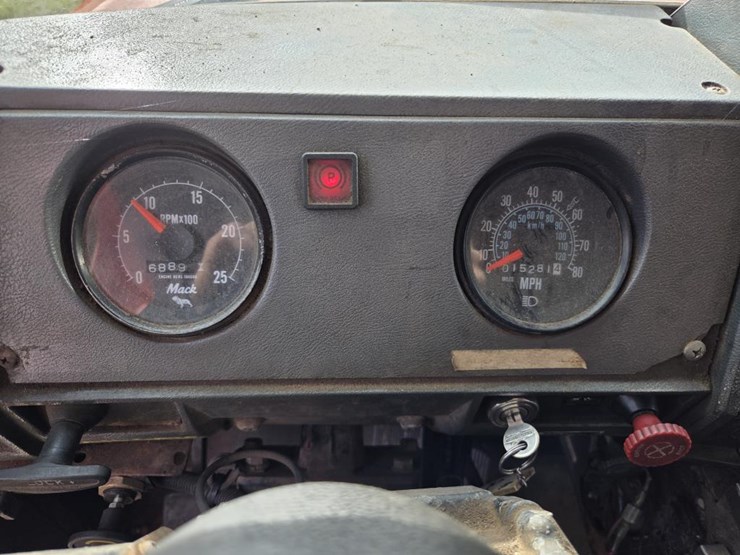1989-mack-rd690s-image-71