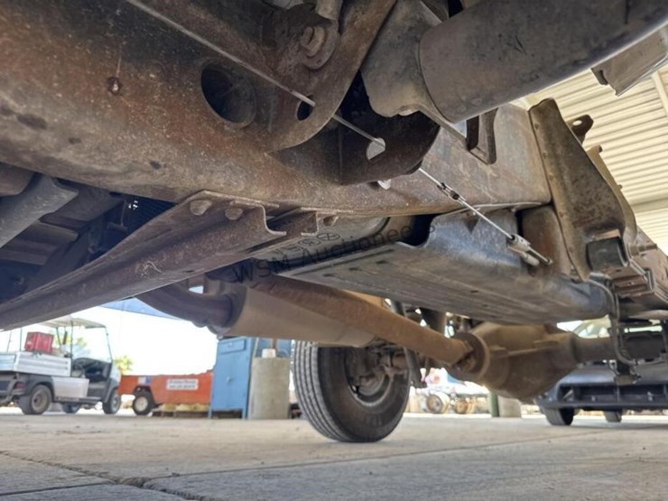 2005-chevrolet-silverado-2500hd-image-25