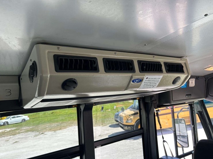 2007-freightliner-b2-image-27