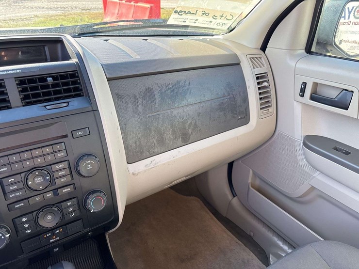 2011-ford-escape-image-19