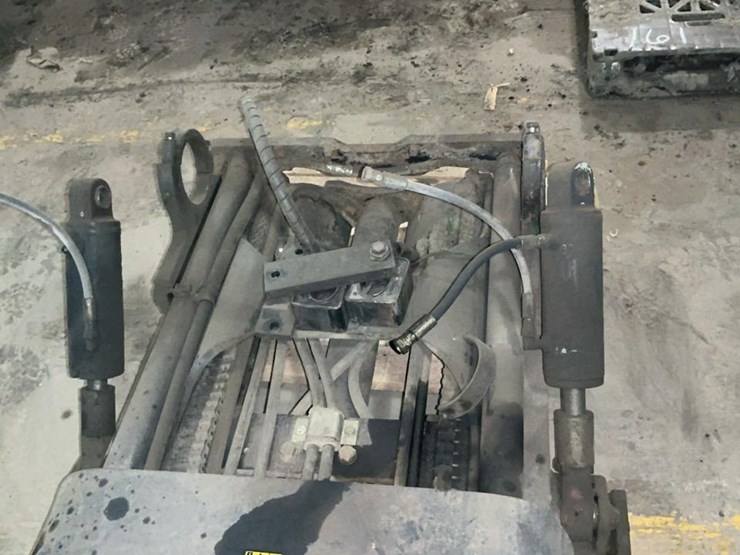 #162-•-cat-forklift-mast-image-10