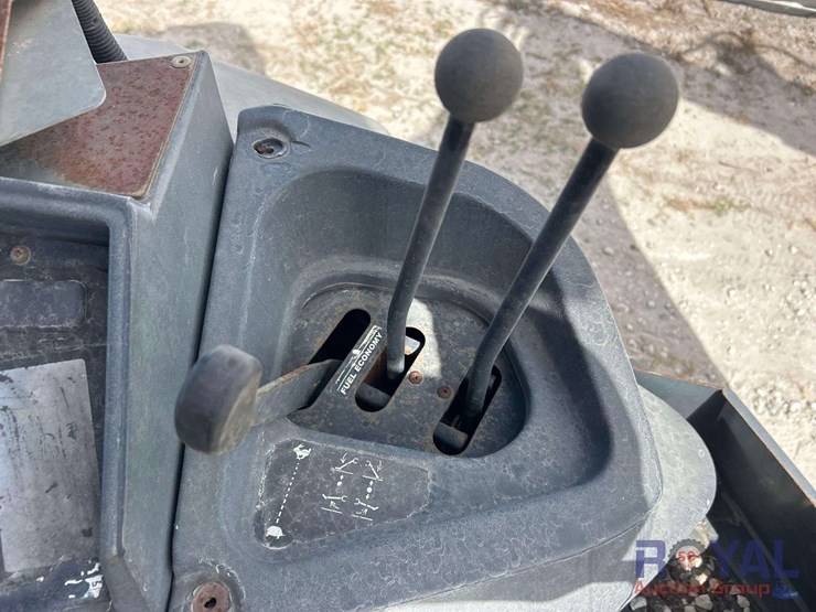 2005-deere-310g-image-19