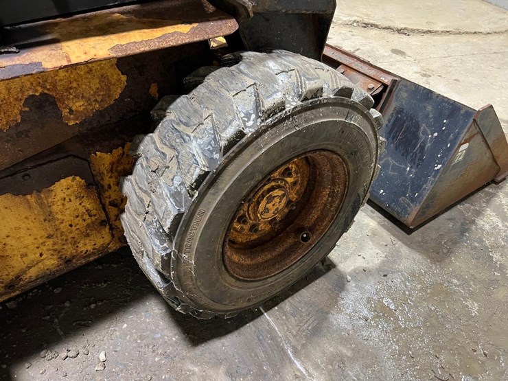 new-holland-lx885-image-16