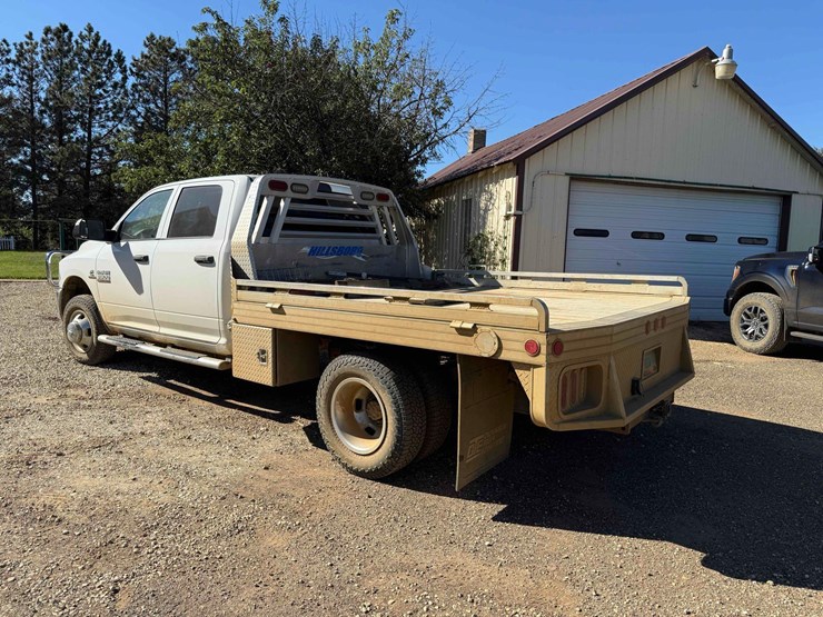 2015-dodge-3500hd-image-2