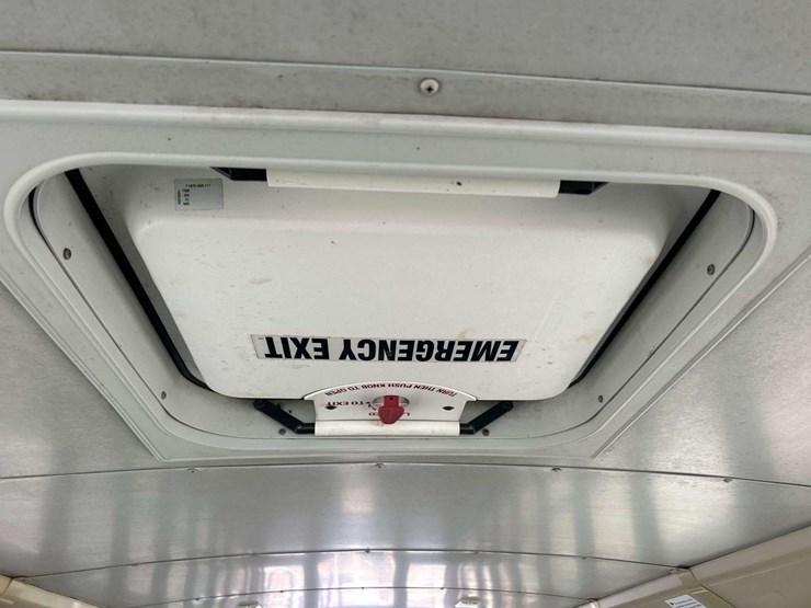 2007-freightliner-b2-image-19