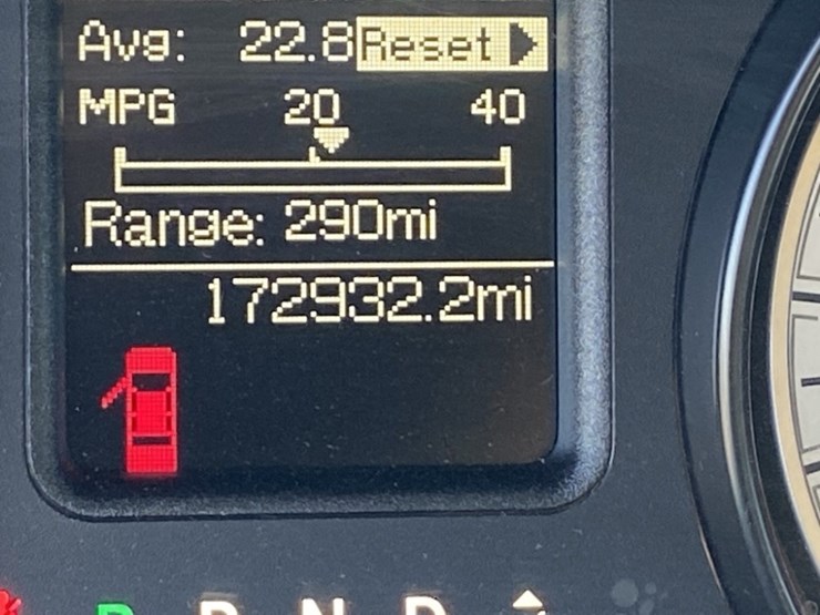 2015-dodge-ram-crew-cab-4wd-pickup-image-17