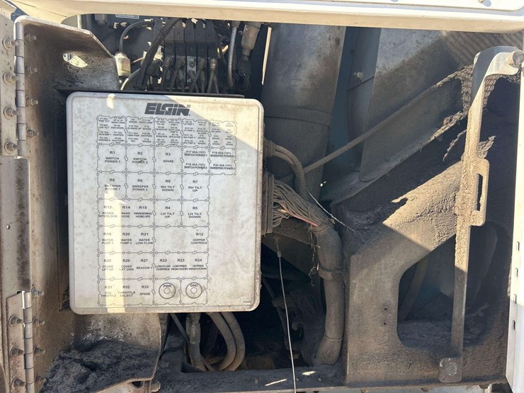 2020-freightliner-m2-106-elgin-whirlwind-series-mv-street-sweeper-truck-image-24