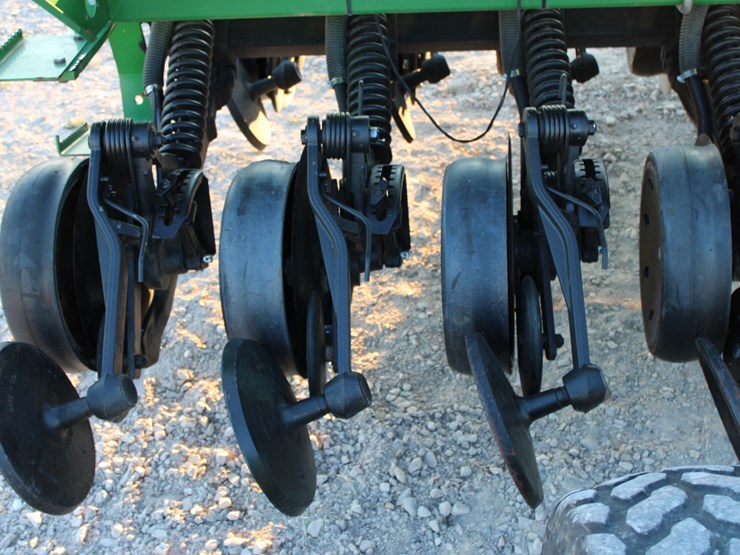 john-deere-1590-image-25